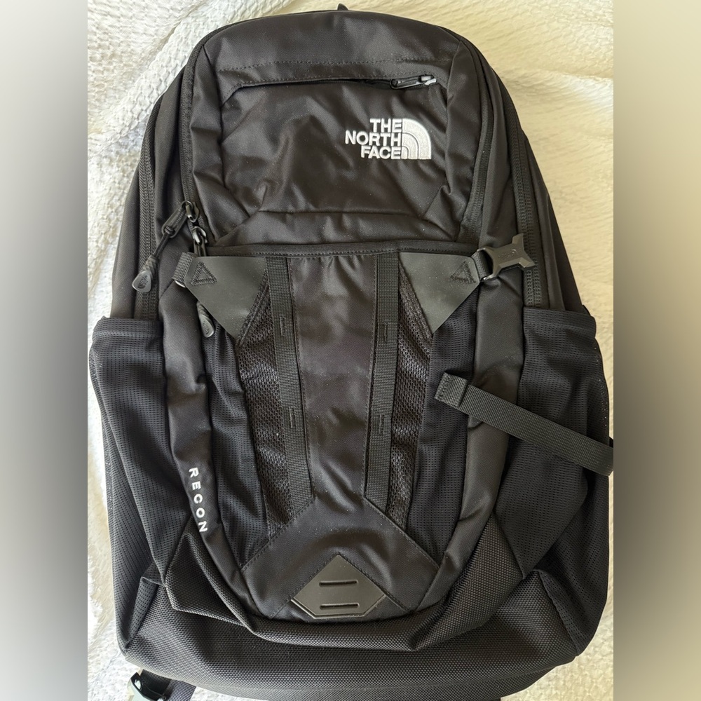 Last Price Drop!! The North Face Recon Black Backpack